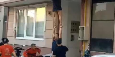 Balkondan Atlayan Kadın, Ekipleri Şaşırttı!