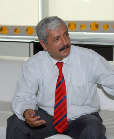 Antalya Basını Yasta: Gazeteci Zeki Özer Hayatını Kaybetti