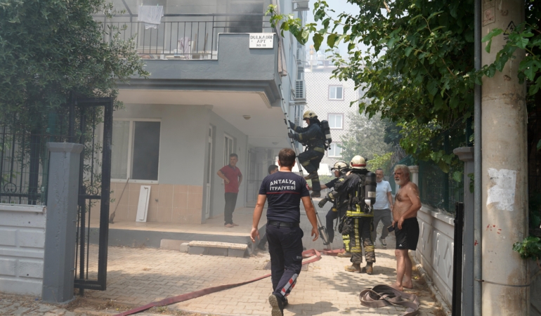 Ateşe Veren Şüpheli Kaçtı, Polis Peşinde!