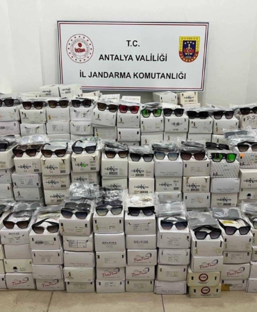 Kepez’de 16 Bin Kaçak Güneş Gözlüğü Ele Geçirildi!