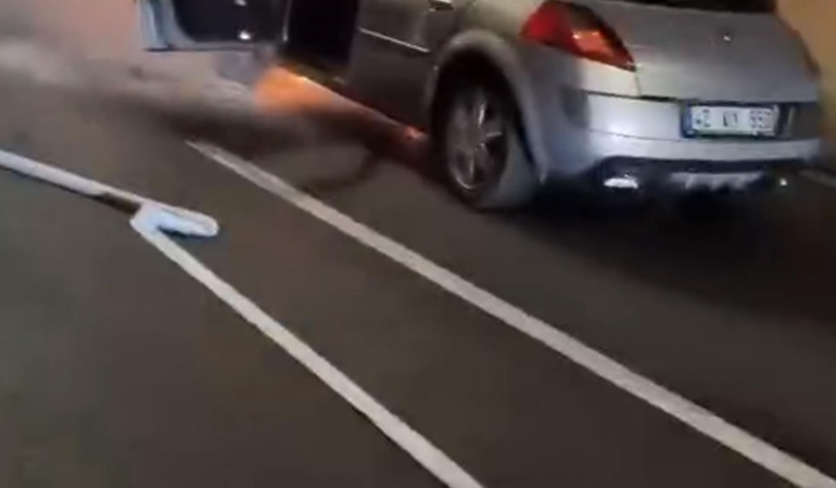 Tüneldeki Yangın Panik Yarattı! Otomobil Alev Aldı