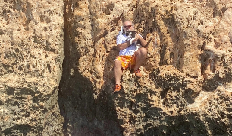 Falezlerden Kurtarılan Anne Kedi Yavrularına Kavuştu