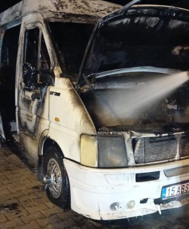 Park Halindeki Minibüs Yangını Korkuttu!
