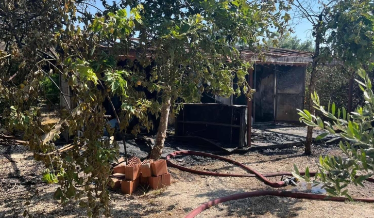 Serik’te Ev Yangını, Traktör Kül Oldu!