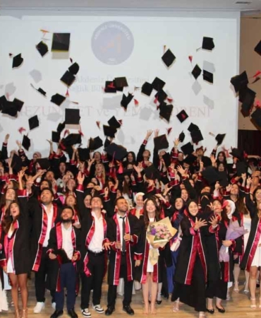 Lösemiyi Yenen Öğrenci, Fakülte Birincisi Oldu!