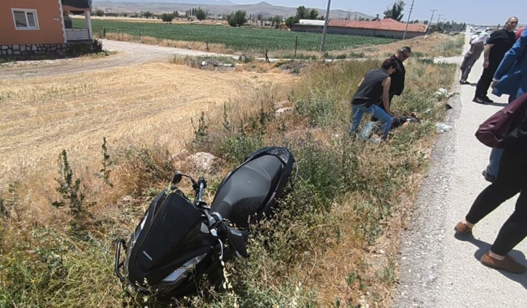 Motosiklet Şarampole Devrildi, Sürücü Yaralandı!