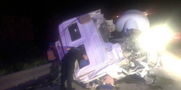 Bucak’ta TIR’a çarpan kamyonette kaza: 1 yaralı!