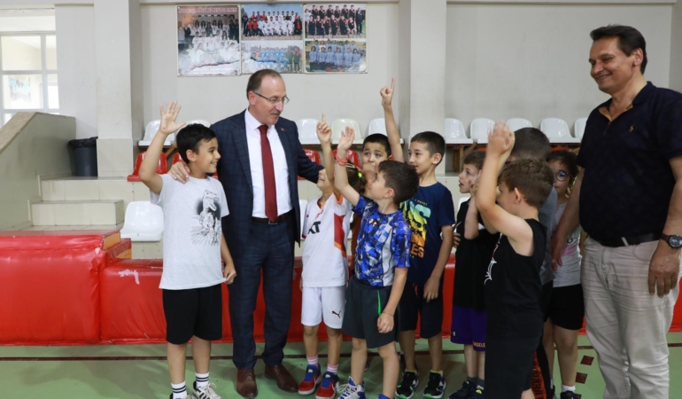 Antalya’da 511 Bin Öğrenci Karnelerini Aldı!