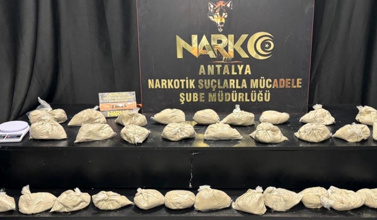 Antalya’da 15 Kilogram Eroinle Uyuşturucu Operasyonu