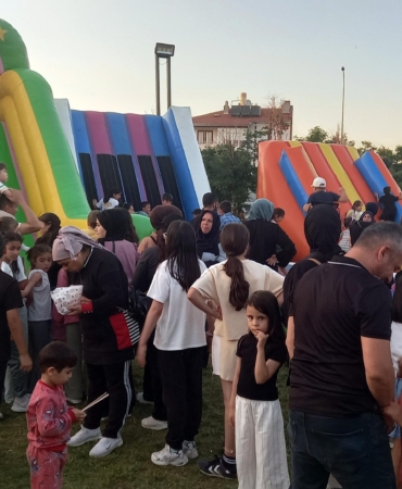 Sandıklı’da Eğlenceli Çocuk Karnavalı Düzenlendi