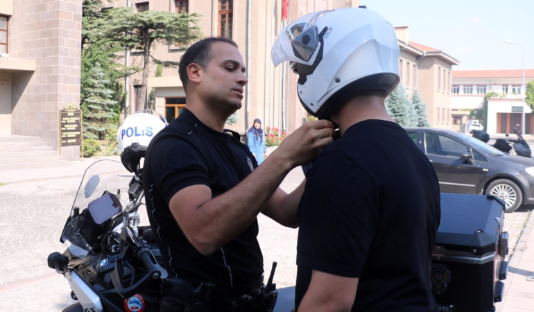 Polis, Öğrencileri Sınava Motosikletle Yetiştirdi!