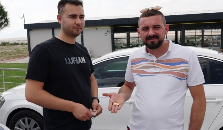 Unutulan Altınları İade Eden Oto Galerici!