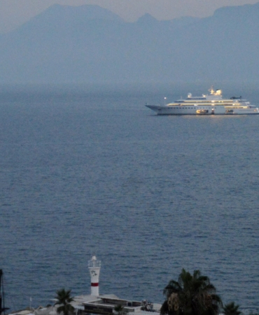 Antalya’da Devasa ‘Lady Moura’ Yat İle Helikopter Show!