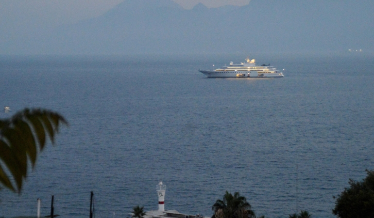 Antalya’da Devasa ‘Lady Moura’ Yat İle Helikopter Show!