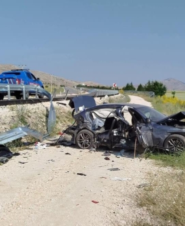 Korkuteli’nde otomobil kazası: 3 yaralı!