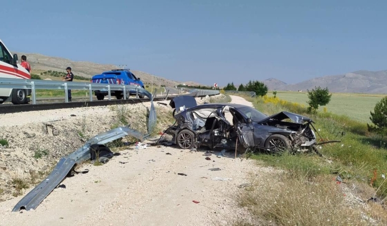 Korkuteli’nde otomobil kazası: 3 yaralı!