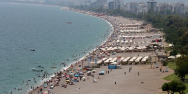 YKS Sonrası Antalya’da Sahil Yoğunluğu Artıyor!