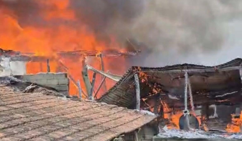 Burdur’da Korkunç Yangın: İki Ev Küle Döndü!