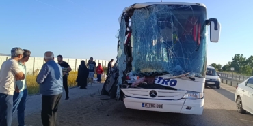 Afyonkarahisar’da Otobüs TIR’a Çarptı: 9 Yaralı!
