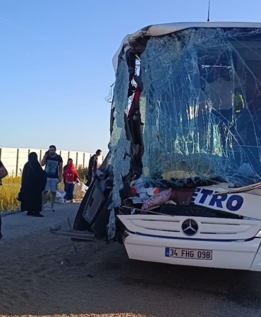 Afyonkarahisar’da Otobüs TIR’a Çarptı: 9 Yaralı!