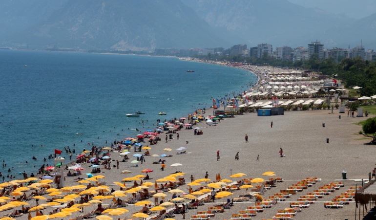 Antalya’da Sıcaklık 43 Dereceyi Buldu!