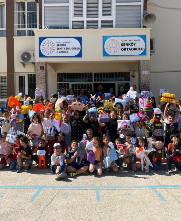 Akdenizli Öğrencilerden Depremzede Çocuklara Umut