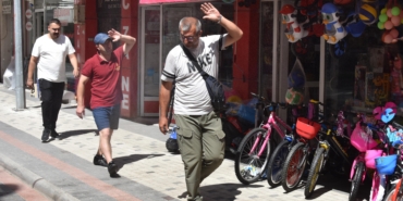 Gül Suyu ile Yaz Sıcaklarına Serinletici Çözüm