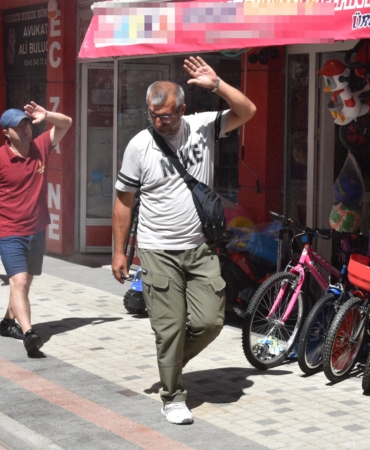 Gül Suyu ile Yaz Sıcaklarına Serinletici Çözüm