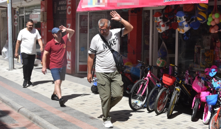 Gül Suyu ile Yaz Sıcaklarına Serinletici Çözüm