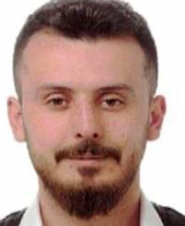 Motosikletli Sinan Akdal, otobüsle çarpışarak hayatını kaybetti