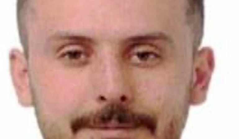 Motosikletli Sinan Akdal, otobüsle çarpışarak hayatını kaybetti