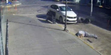 Otomobil-Motosiklet Çarpışması Güvenlik Kamerasında!