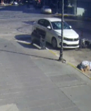 Otomobil-Motosiklet Çarpışması Güvenlik Kamerasında!