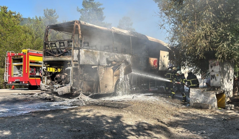 Seyir Halindeki Otobüs Alev Alev Yandı!