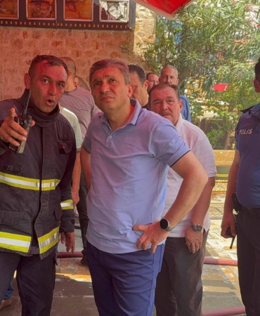 Antalya Kaleiçi’nde Yangın: 3 Bina Zarar Gördü!