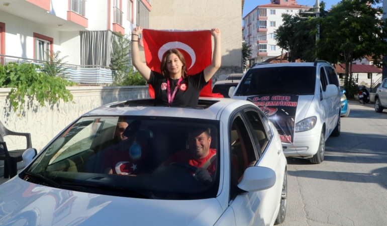 Avrupa Şampiyonu Begüm, Burdur’da Coşkuyla Karşılandı