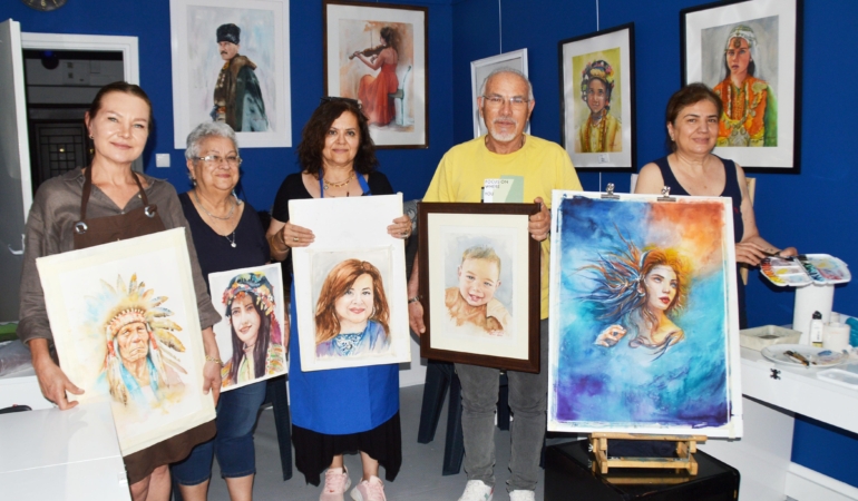 Antalya’da Kadın Ressamlar Suluboya ile Büyülüyor