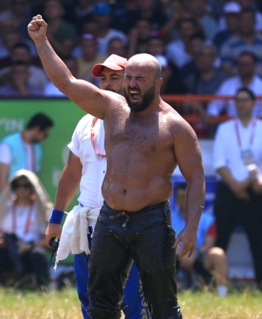 Orhan Okulu, Altın Kemerle Antalya’ya Döndü!