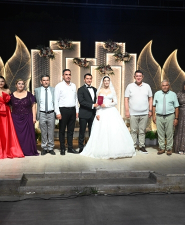 Finike’de Düğün Coşkusu: Hazar Ailesi Mutlu!