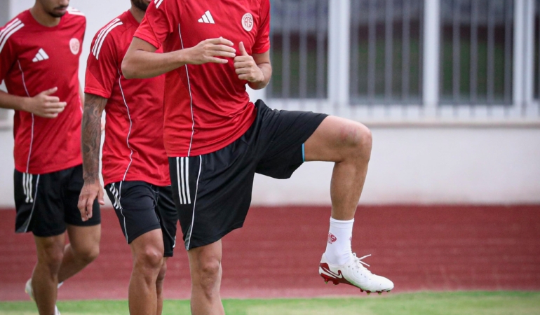 Antalyaspor Burdur’da İkinci Antrenmanını Yaptı!