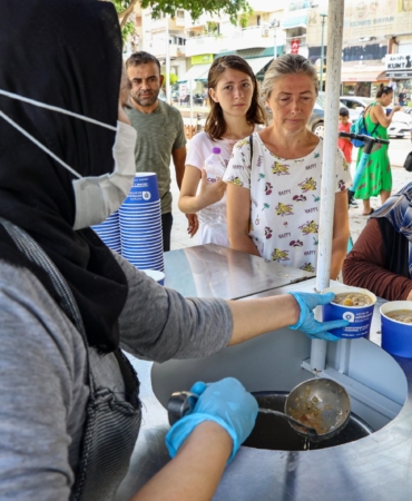 Aşure İkramlarıyla Birlikte Dayanışma Devam Ediyor!