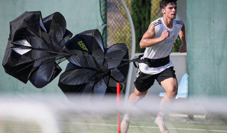 Antrenman Sonrası Yöresel Oyunlarla Eğlenceli Anlar