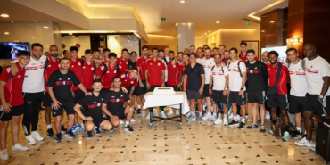 Kaptan Veysel Sarı’nın Doğum Günü İzmir’de Kutlandı!