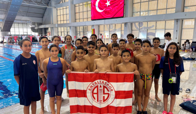 Minik Yüzücülerden Final Etabına Büyük Başarı!