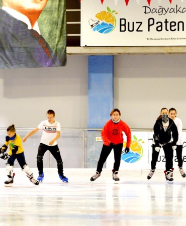 Antalya’da Serinlemek İçin Buz Pateni Keyfi!