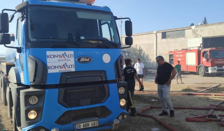 Konyaaltı Belediyesi Yangınla Mücadelede Yanında!