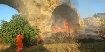 Aspendos’ta Yangın, Tarihi Su Kemerleri Kurtarıldı