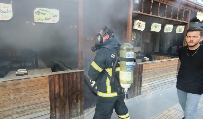 İş Merkezinde Yangın Paniği: İtfaiye Müdahale Etti