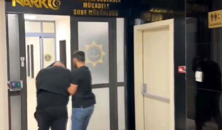 Afyonkarahisar’da 33 Bin Uyuşturucu Peçete Ele Geçirildi