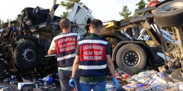 Lastiği Patlayan TIR, Karşı Şeride Geçti: 1 Ölü